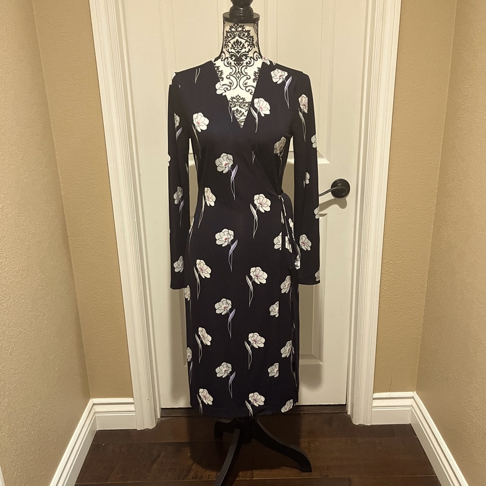Navy Blue w Floral print.  Wrap dress. Ann Taylor. Sz 6
